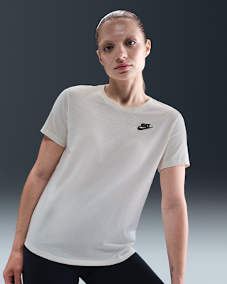 Nike Sportswear Club Essentials Women's T-Shirt. Nike.com